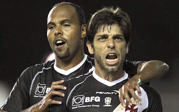 Juninho Pernambucano comemora gol do Vasco contra o Náutico (Foto: Marcelo Sadio / Site Oficial do Vasco da Gama)