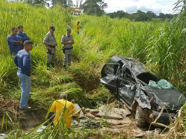 Professora de 27 anos morre após se envolver em acidente na GO-070 em Inhumas Goiás (Foto: Rodrigo Mansil/TV Anhanguera)