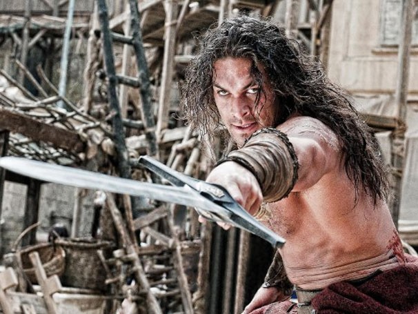Conan quer vingança contra o homem que destruiu sua vila (Foto: divulgação)