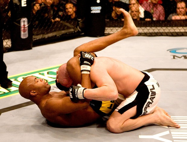 UFC Anderson silva e Travis Lutter (Foto: Agência Getty Images)