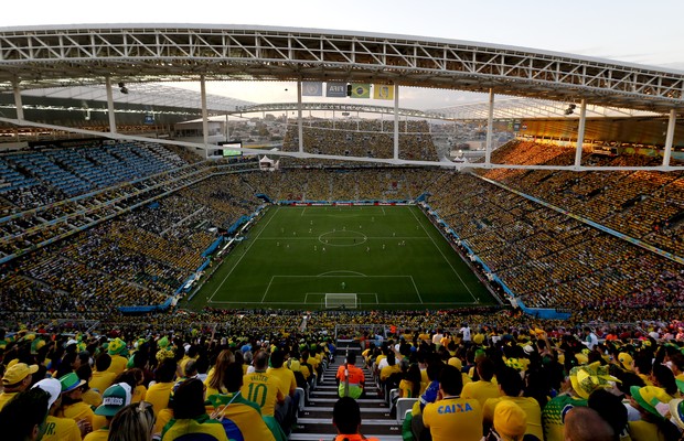 O Itaquerão na abertura da Copa do Mundo (Foto: Julio Cortez/AP)