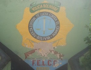 Porta sede da Fuerza Especial de Lucha Contra Crimen Corinthians torcedores presos Oruro tragédia (Foto: Diego Ribeiro)