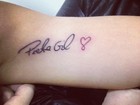 Fã tatua autógrafo de Preta Gil no braço