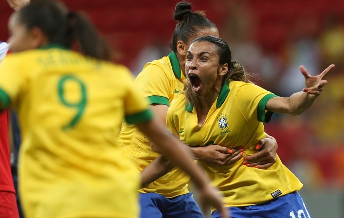Marta comemora contra os Estados Unidos (Foto: Mowa Press)
