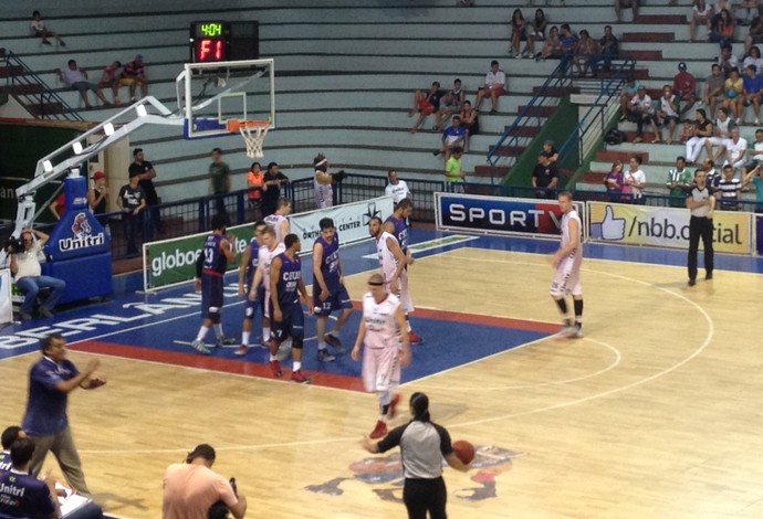 Basquete Uberlândia Brasília NBB (Foto: Gullit Castro)