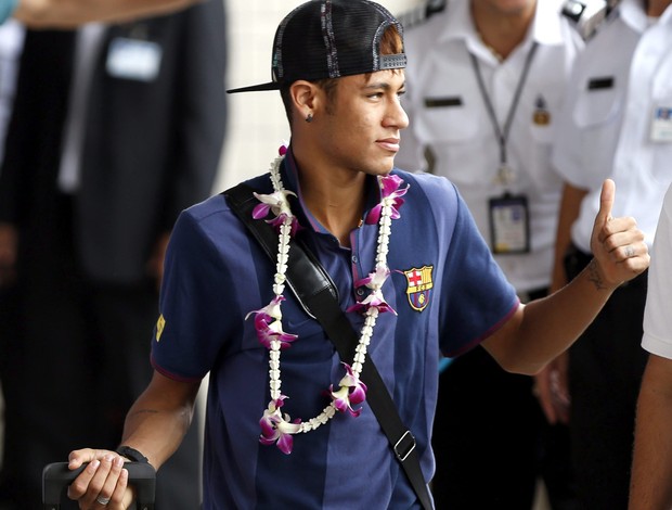 Neymar desembarca em Bangkok (Foto: EFE)