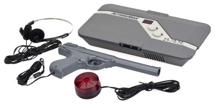 Action Max dependia de vídeocassete para reproduzir “jogos” que consistiam em gravações VHS (Foto: Reprodução/TheOldComputer) Action Max dependia de vídeocassete para reproduzir “jogos” que consistiam em gravações VHS (Foto: Reprodução/TheOldComputer)