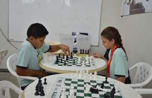 Carlos Eduardo dos Santos Cinta Larga, de 12 anos, e Poliana Helena Santina, de 14 anos, (Foto: Rogério Aderbal)