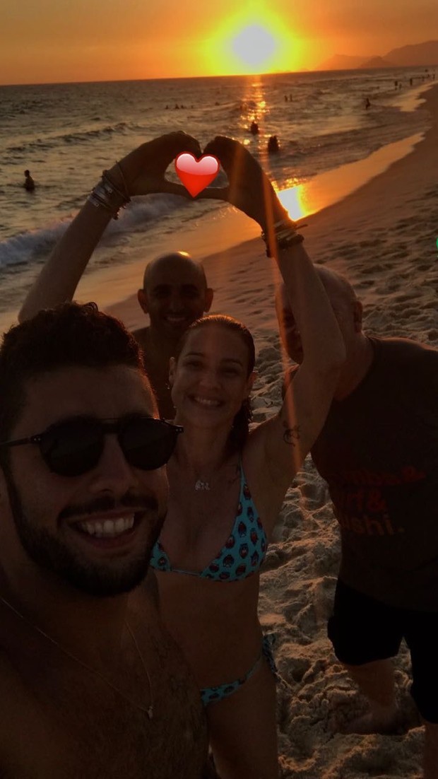 Luana Piovani, Pedro Scooby e amigos (Foto: Reprodução/Instagram)