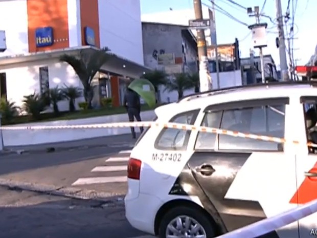 Polícia isola área onde ocorreu o ataque na manhã desta segunda-feira (22) (Foto: Reprodução/TV Globo)