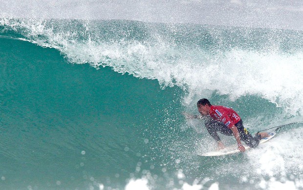 Heitor Alves no surfe Rio Pro na Barra da Tijuca (Foto: Reuters)