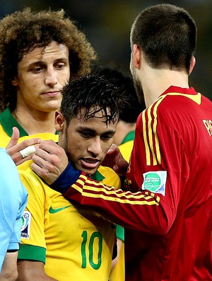 Neymar com Pique copa das confederações (Foto: Agência Getty Images)