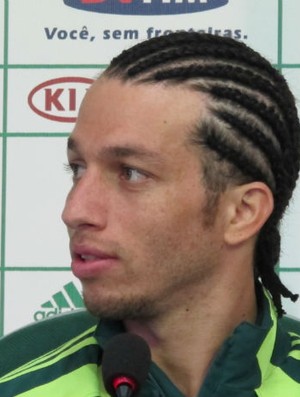 Cicinho, do Palmeiras, em coletiva (Foto: Gustavo Serbonchini / Globoesporte.com)