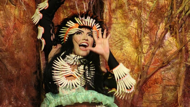 Cunhã-poranga Tatiane Barros representa a beleza da mulher indígena (Foto: Frank Cunha/G1)