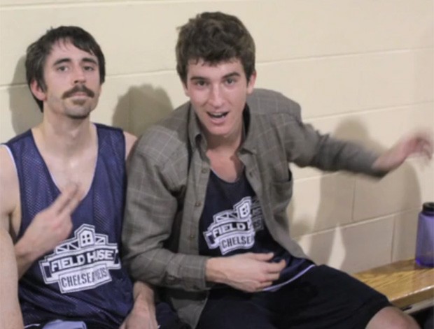 Mac Bishop, fundador da empresa, garante que até jogou basquete com a camisa e roupa não amassou ou deixou cheiro ruim (Foto: Reprodução/Vimeo/Milos Balac)
