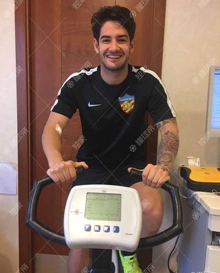 Corinthians aguarda a conclusão da venda de Pato para receber fatia