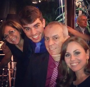 André Ricardo com os pais e a irmã (Foto: Reprodução/Instagram)