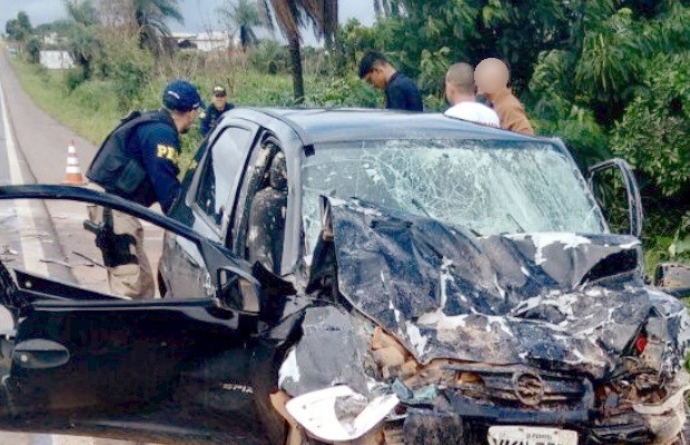 Acidente mata dois e deixa sete feridos na BR-020, em Formosa, Goiás (Foto: Divulgação/Corpo de Bombeiros)