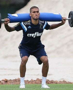 Rafael Marques é escalado no Verdão com a missão de melhorar o meio