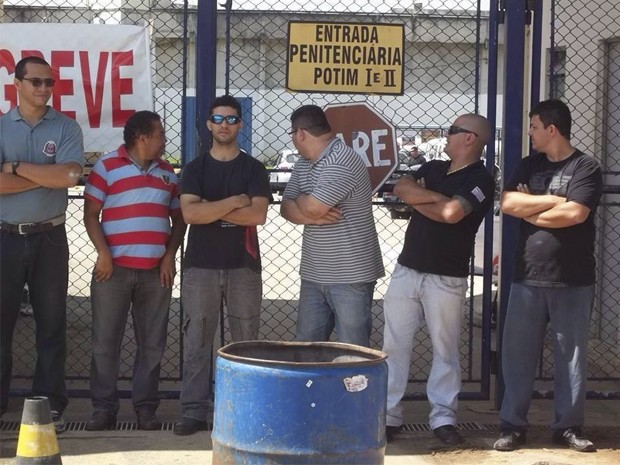 Agentes penitenciários em greve fazem protesto em Potim (Foto: Arquivo Pessoal)