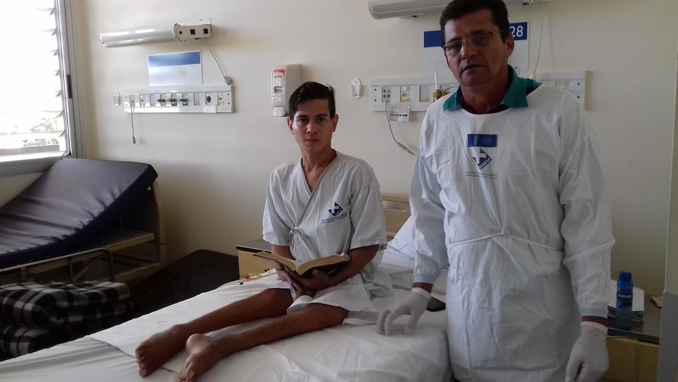 Isvaldair resolveu ajudar Alessandro após ver um depoimento dele nas redes sociais (Foto: Alan Schneider / TV TEM )