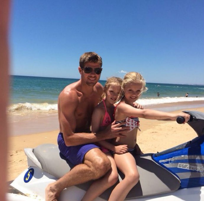 Gerrard de jet-ski com as filhas (Foto: Reprodução / Instagram)