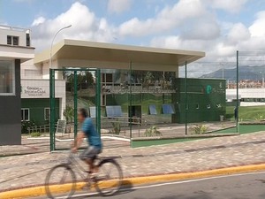 Hospital Sobral, Ivete Sangalo, Chuva, Marquise, Cid Gomes (Foto: Reprodução/TV Verdes Mares)