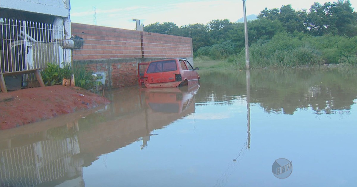 G1 - Cheia do Capivari causa alagamentos e assusta moradores de Monte