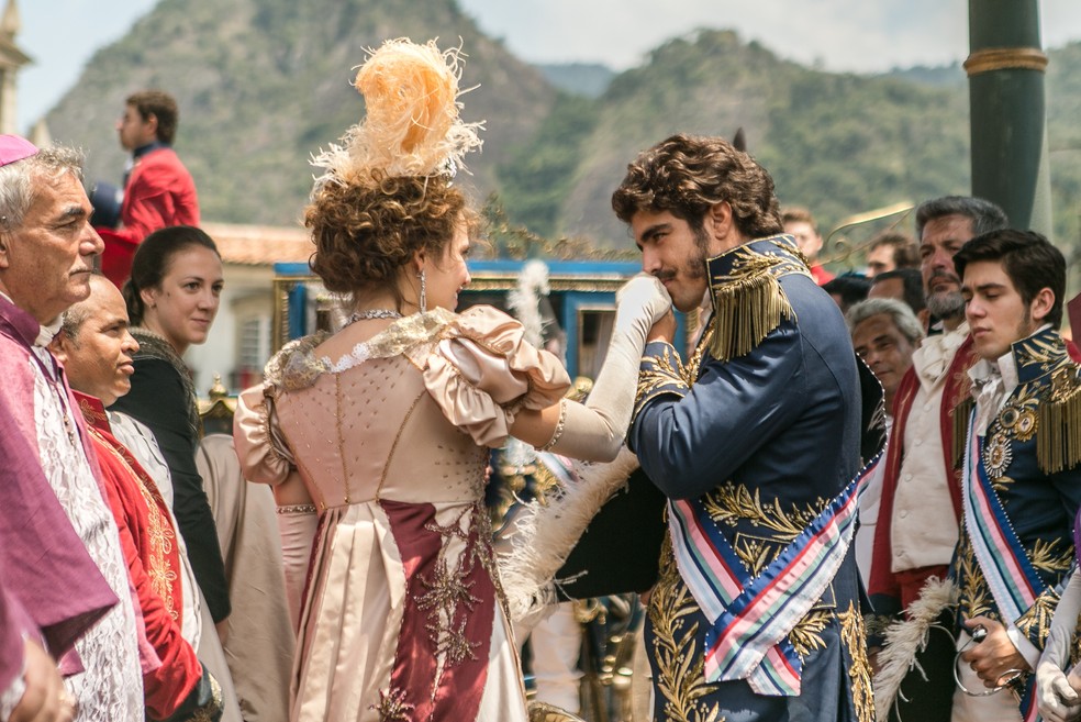 É realmente difícil resistir a esse boy, né, miga?! 😍 (Foto: Raquel Cunha/Globo)