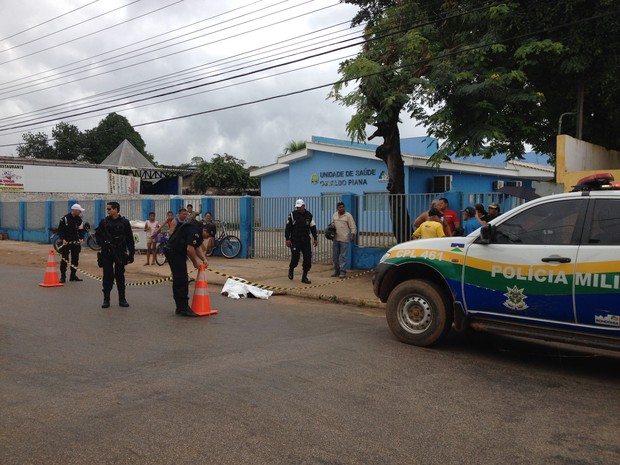 G Em Ro Homem Sofre Ataque Card Aco Em Frente A Posto De Sa De Fechado Not Cias Em Rond Nia