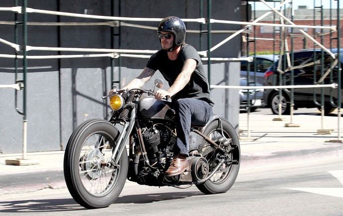 David Beckham anda de moto nos EUA (Foto: Splash News)