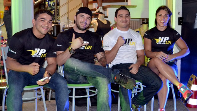 Rony Jason ao lado de Patricio e Patricky 'Pitbull' e Beth Correia, em Natal (Foto: Jocaff Souza)