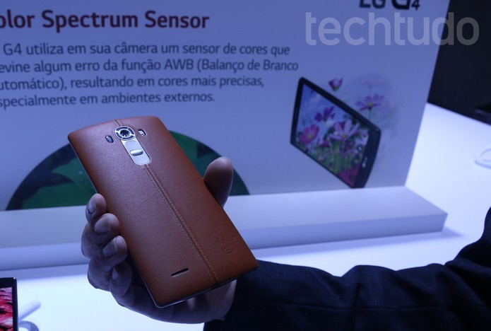 LG G4 tem design elegante em couro e processador mais potente do que antecessores (Foto: Nicolly Vimercate/TechTudo)