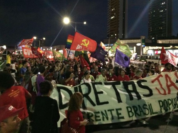 Grupo protesta contra o governo Temer em Natal nesta sexta-feira (22) (Foto: Renato Vasconcelos/ G1)