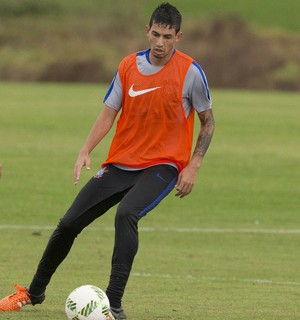 Após renovar com Felipe, Corinthians estende contrato de Pedro Henrique