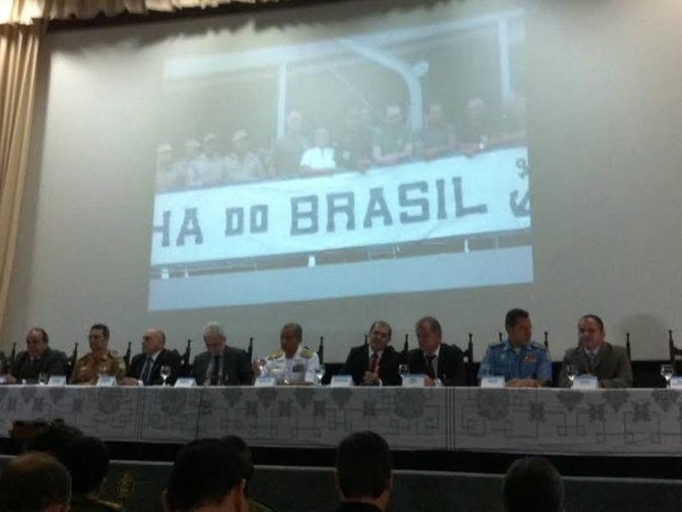 Coletiva reuniu representantes de diversos órgãos de segurança e ainda a Marinha do Brasil. (Foto: Dominik Giusti/G1)