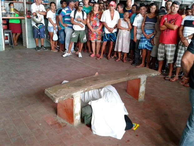 Jovem foi morto a tiros na rodoviária de São José de Mipibu (Foto: Victor Lyra/G1)