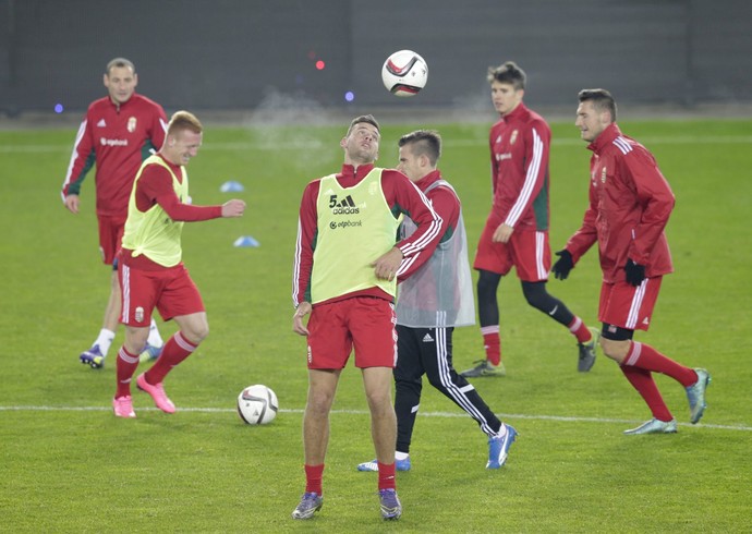Treino Hungria Noruega (Foto: Reuters) Treino Hungria Noruega (Foto: Reuters)