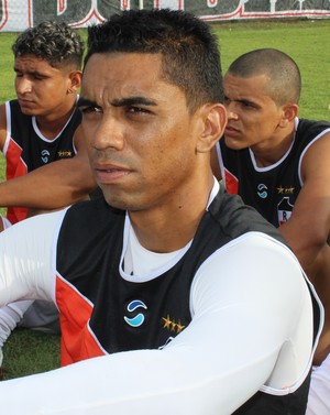 Jó, zagueiro do River-PI (Foto: Wenner Tito/GLOBOESPORTE.COM)