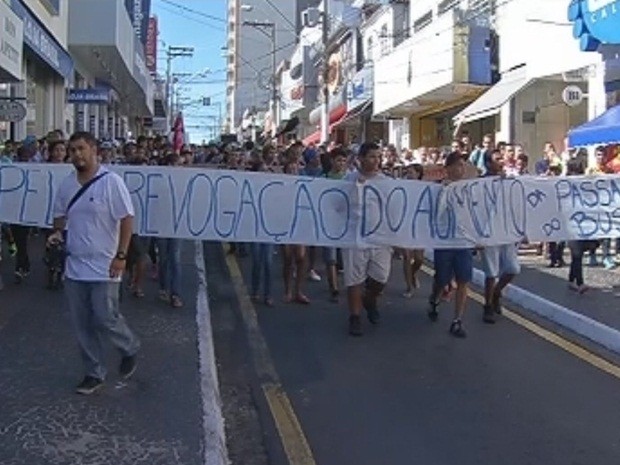 Movimento passou pela Avenida Sampaio Vidal e Rua São Luiz (Foto: Reprodução/TV TEM)