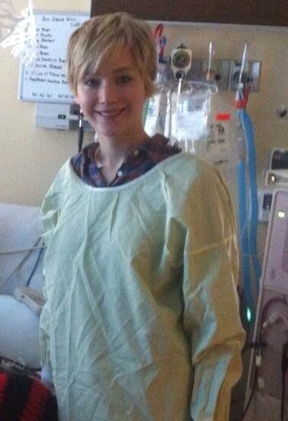 Jennifer Lawrence visita crianças hospitalizadas (Foto: Reprodução)
