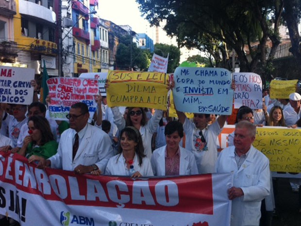 médicos manifestação em salvador (Foto: Egi Santana / G1)