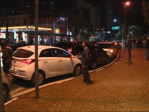 G1 Motoristas do Uber protestam contra agressão de taxistas em