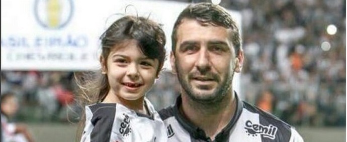 Lucas Pratto, do Atlético-MG, e a filha Pía (Foto: Reprodução/Instagram) Lucas Pratto, do Atlético-MG, e a filha Pía (Foto: Reprodução/Instagram)