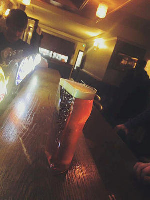 O half pint do pub Simon Lambert & Sons (Foto: Simon Lambert & Sons/Facebook)