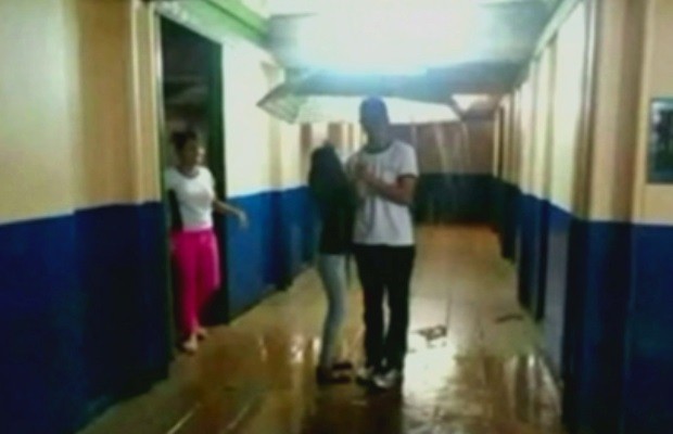 Infiltrações e goteiras alagam salas de aula em escolas públicas de Goiás (Foto: Reprodução/TV Anhanguera)