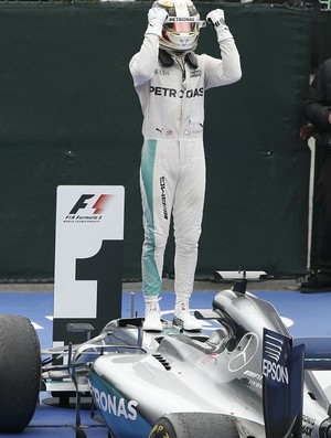 Lewis Hamilton comemora vitória no GP do Canadá
