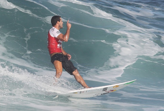 Adriano de Souza Mineirinho - etapa 11 circuito mundial de surfe pipeline havaí (Foto: Márcio Fernandes/Estadão)