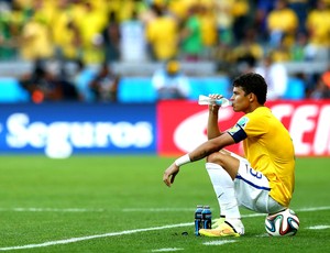 Thiago Silva lamentando jogo Brasil (Foto: Getty Images)