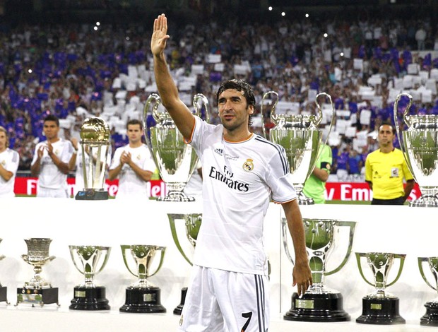 Raul amistoso despedida Real Madrid (Foto: Agência EFE)